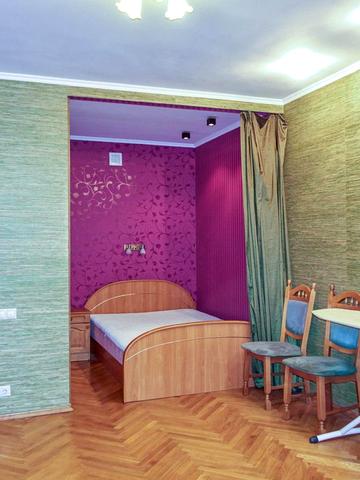 Михайла Омеляновича-Павленка вул. (Суворова), 13