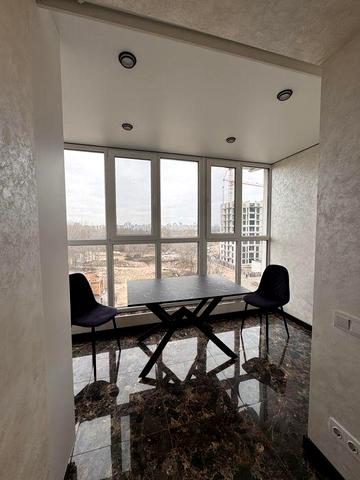 Класна квартира на Митниці в новобудові