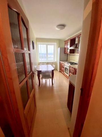 Продається 3-кімнатна квартира з гаражем від власника