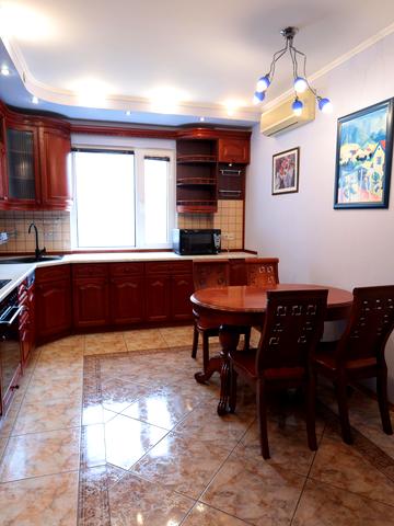 Бориса Гмирі вул., 1/2