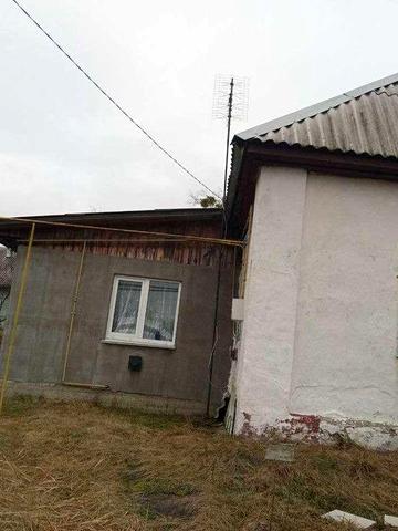 Продається половина будинку з усіма зручностями