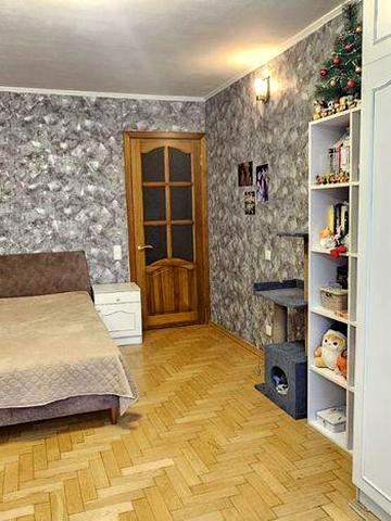 Продам однокімнатну квартиру Зої Гайдай 12/10 , метро Мінська