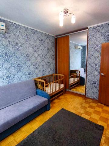 Продам 2-х кімнатну квартиру з меблями і технікою!