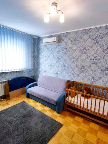 Продам 2-х кімнатну квартиру з меблями і технікою!