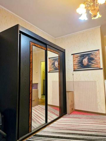 Продаж однокімнатної квартири біля метро Лівобережна.