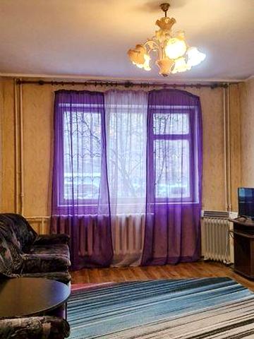 Продаж однокімнатної квартири біля метро Лівобережна.