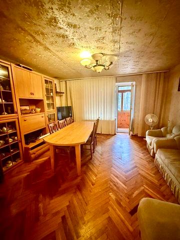 Продаж великої 4 кімнатної квартири