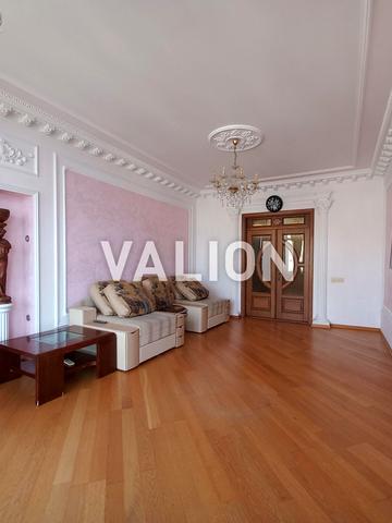 Дмитрівська вул., 69