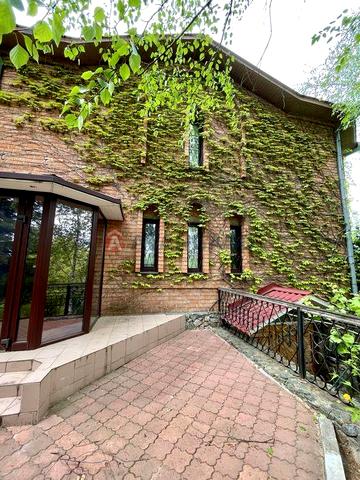 Оренда будинку з хвойним лісом в селі Волоське.