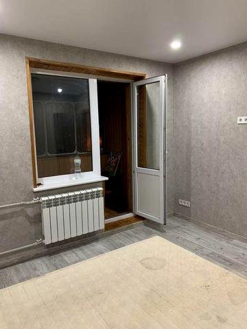 Продається простора 3-х кімнатна квартира з газом, низький поверх