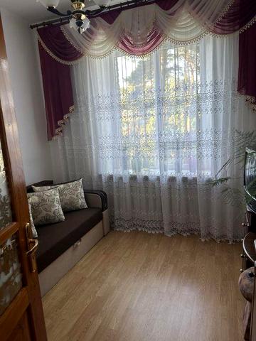 Трьох кімнатна квартира на довгострокову оренду .