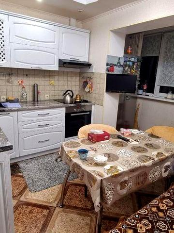 Без%, Продаж 3к. кв. Ревуцького 19/1