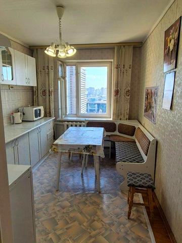 Стадіонна вул., 6а