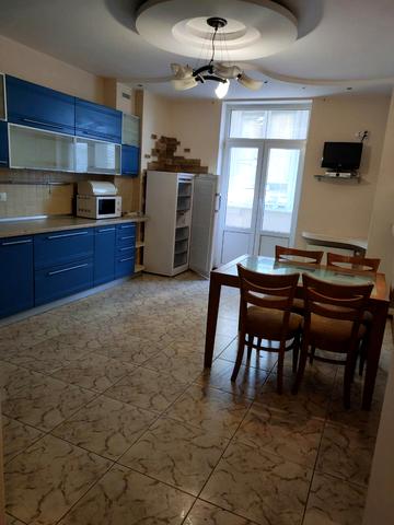 Раїси Окіпної вул., 4