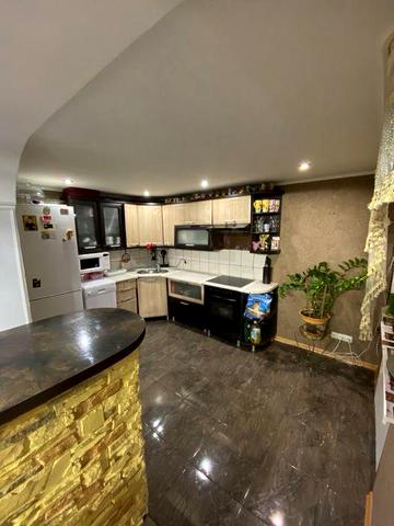 Продам будинок в центрі міста