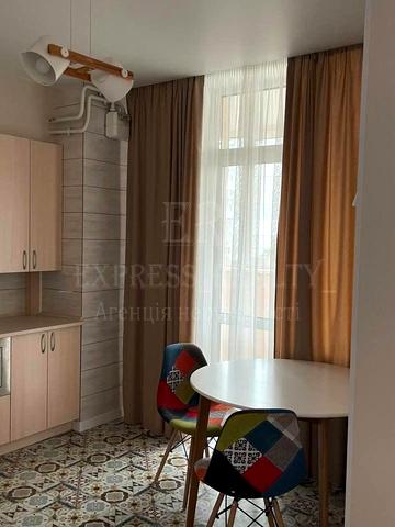 Зелена вул., 8