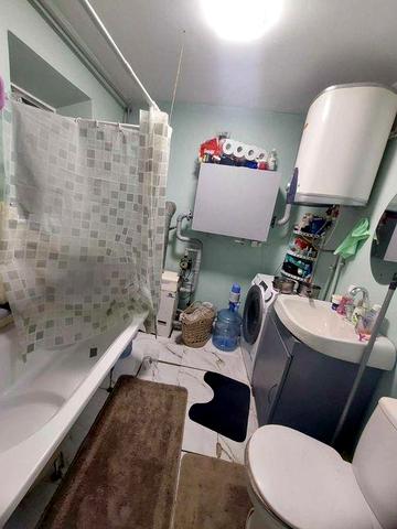 Продам газифікований будинок в селі з приватизованою ділянкою 67 соток