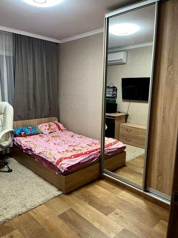 Продам трикімнатну квартиру.