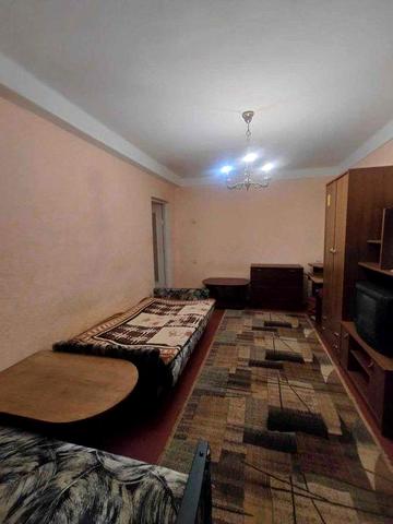 Продаж 1-кімнатної квартири біля метро Оболонь (1 хвилина пішки)