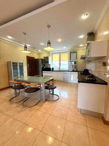 Продам  будинок з гаражем, в гарній локації міста !!! Царське Село !!!