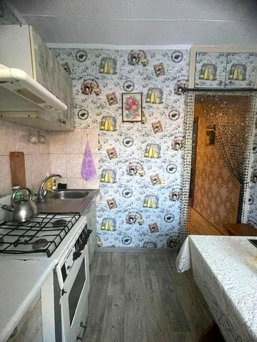 Продається трикімнатна квартира 
Район Черемушки