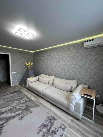 Продам квартиру Бульвар Слави ЖК 1991