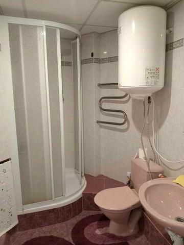 Продаємо 3-у Єнтузіастів 43,Русанівка, поряд метро Лівобережна