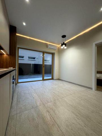 Квартира двокімнатна в новобудові з приватним двориком ЖК Петефі