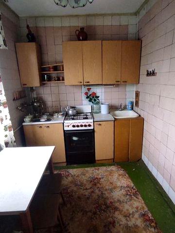 Продам 3 комн квартиру с холлом в центре Верхнеднепровска