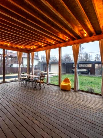 Дом с бассейном на Русановских Садах