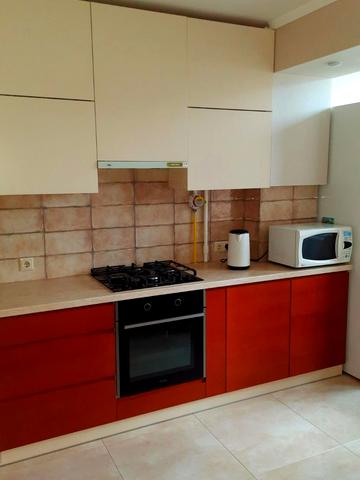 Прирічна вул., 19