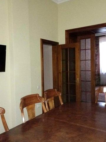 Продам 3-кімн. квартиру 110 м.кв. з супер ремонтом на Українській