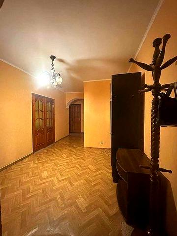 Продаж 3-х кімн просторої квартири Ахматової 16-Б в цеглянму будинку