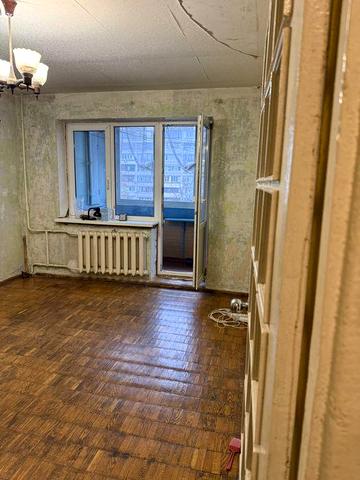 Продаж 1 кімнатної під ремонт Рокоссовського 10