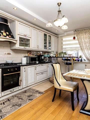 Володимира Івасюка вул., 11