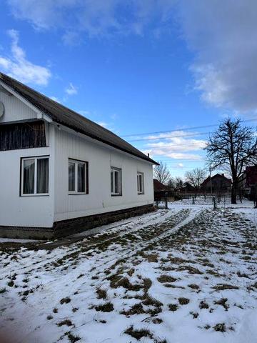 Продається будинок  з земельною ділянкою