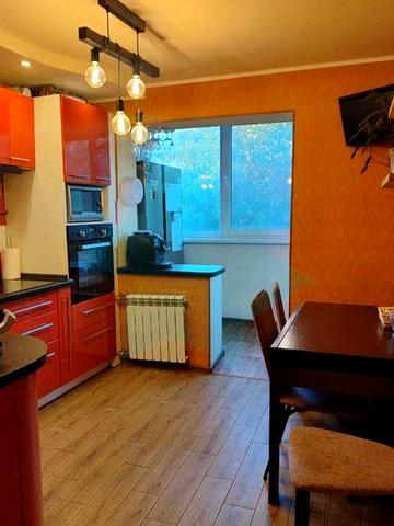 Продам 3 к. квартиру - шикарную, теплую, просторную - Чебатарева 30б!