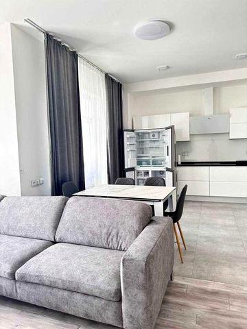 Оренда стильної трикімнатної квартири в центрі Печерський