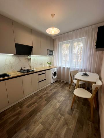 Мокра вул. (Кудряшова), 6