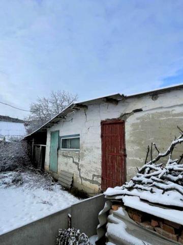 Продам пів будинку