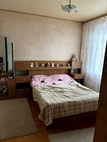 Продам двокімнатну  вул Чорних Запорожців 70 Бровари