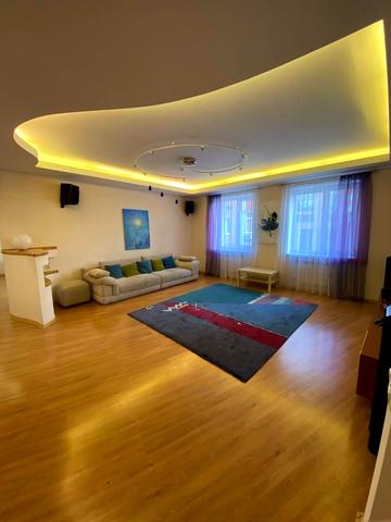 Виконкомівська вул., 7