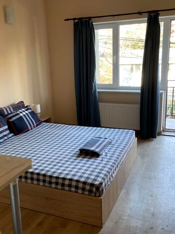 Тіниста вул., 6