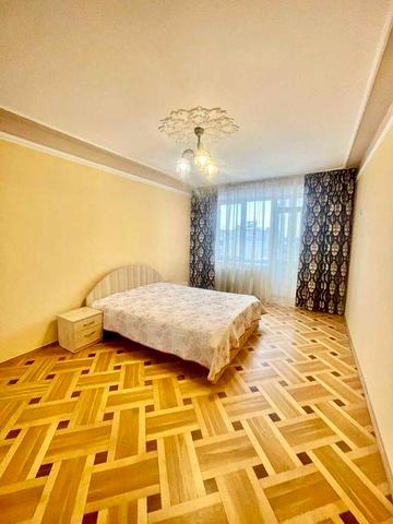 Оренда трьох кімнатної  квартири у новобудові