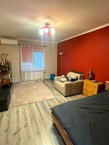 Хорольська вул., 1-А