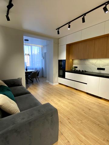 Зелена вул., 1