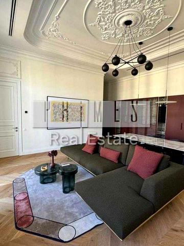 Продаж 3 кімнатної квартири в центрі Києва на вул Заньковецької 7