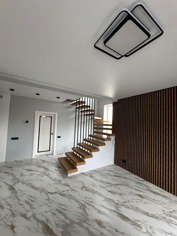 Новий будинок хай-тек з ремонтом