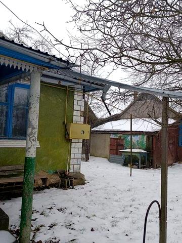 Продам газифікований будинок в селі Вільховець.  Велика територія.