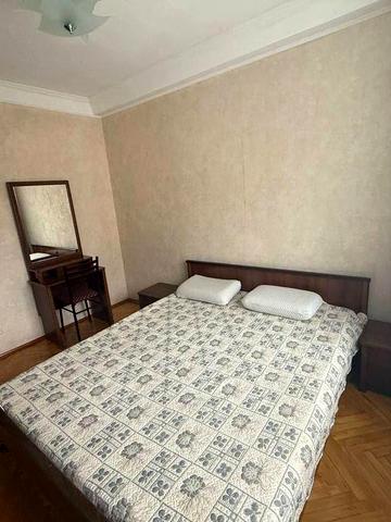 Сдаётся 3к  квартира 78 м., метро Лыбедская 3 минуты пешком